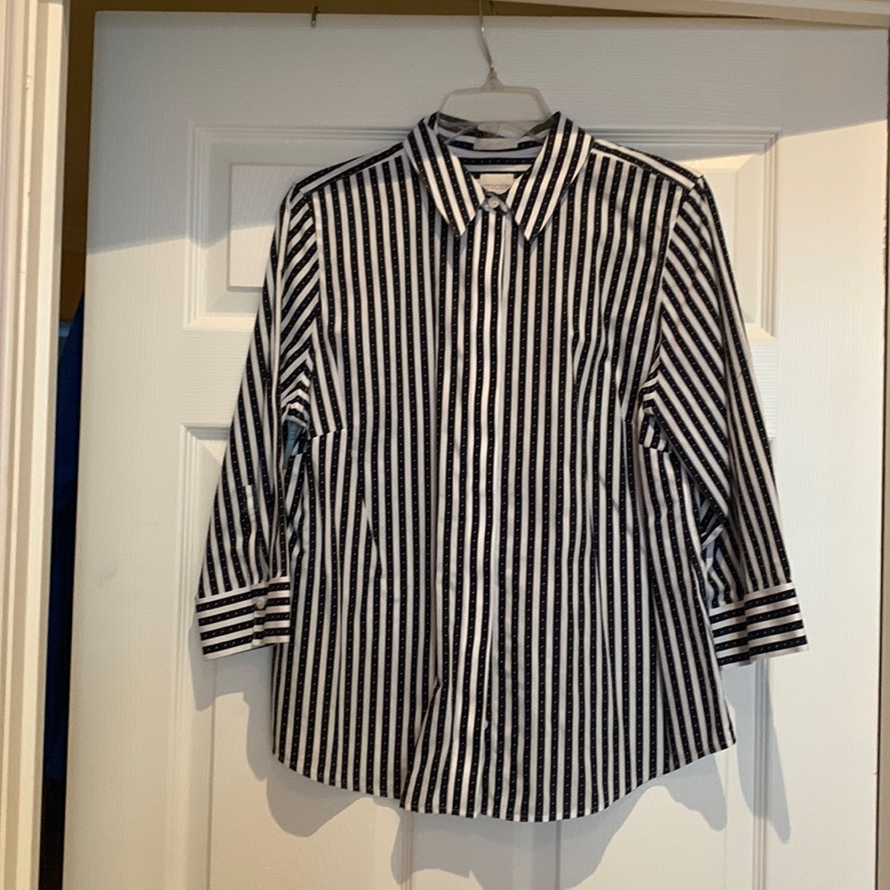 Chico's Non Iron black and cream Striped Blouse Size 1 100% Cotton, see pictures